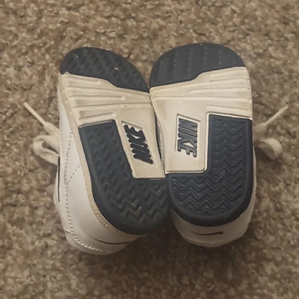 Nike Vintage Toddler Sneakers Size 4c, PRE-OWNED White Navy Blue